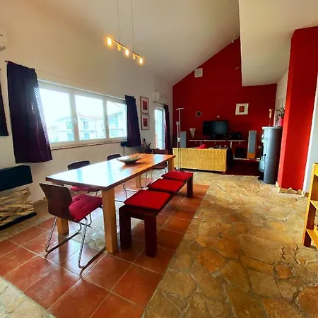 Modern Red & Blue Apartament