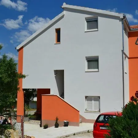 Apartament Modern Red & Blue