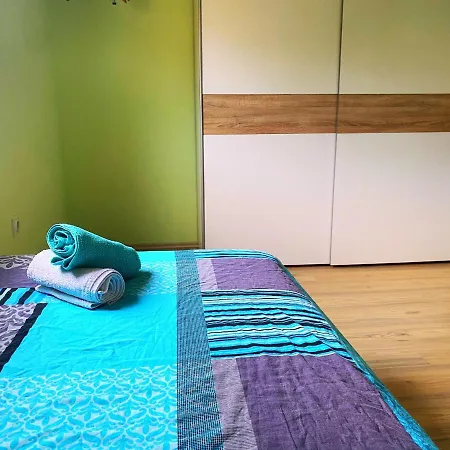 Appartement Modern Red & Blue Podstrana