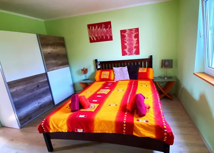 Modern Red & Blue דירה *