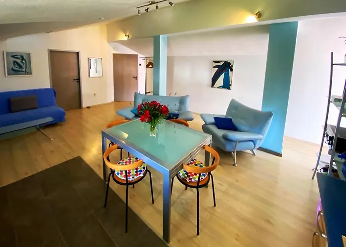 Apartment Modern Red & Blue